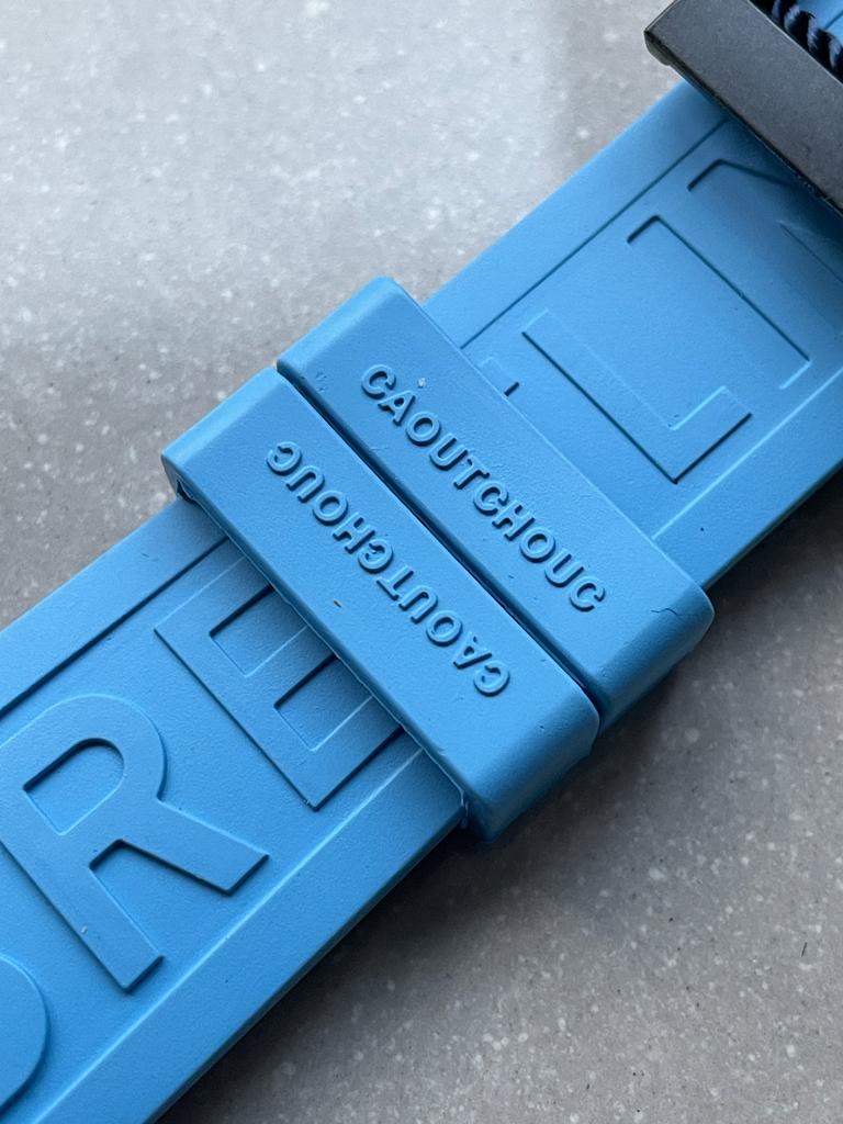 OGF Factory 1:1 Breitling Endurance pro 44mm Black dial Light Blue Rubber Strap quartz movement