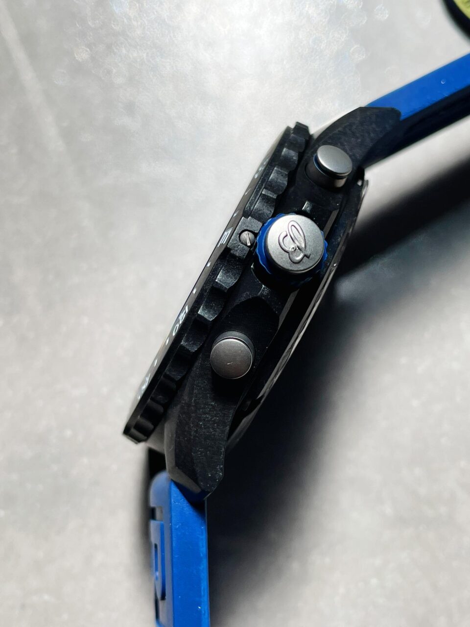 OGF Factory 1:1 Breitling Endurance pro 44mm Black dial Blue Rubber Strap quartz movement