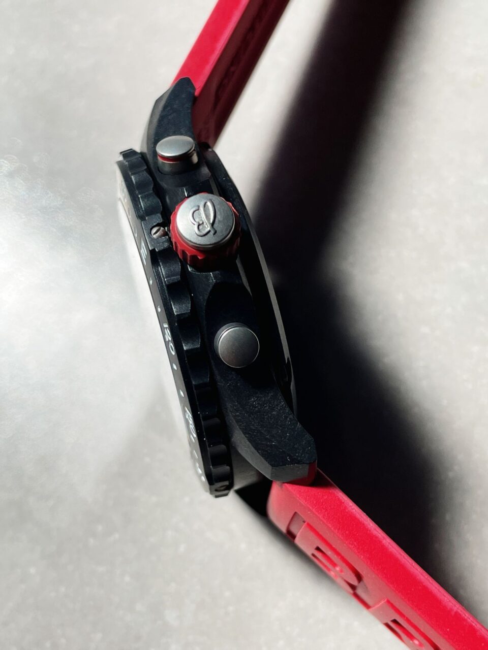OGF Factory 1:1 Breitling Endurance pro 44mm Black dial Red Rubber Strap quartz movement